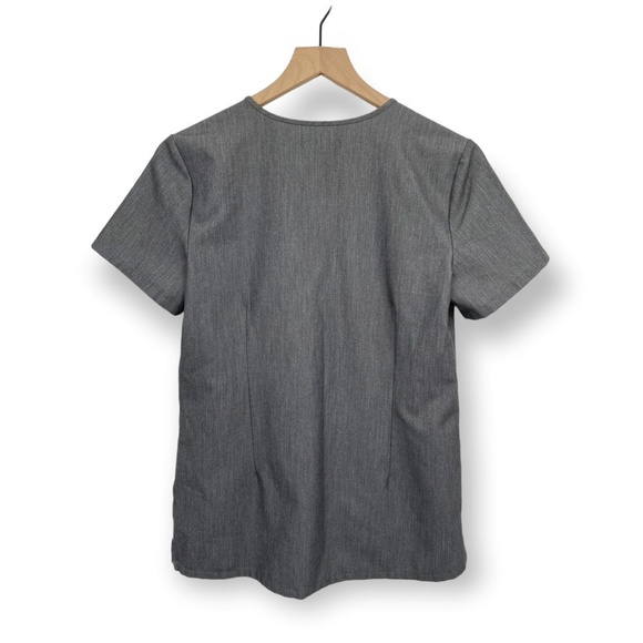 Figs Casma™ Three-Pocket Scrub Top Size XS V-Neck Short Sleeve Graphite #FW1100 - Picture 4 of 7